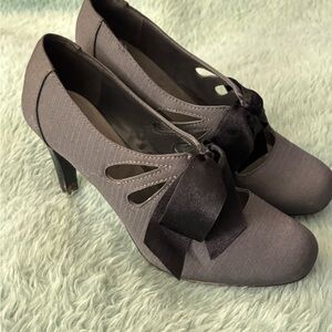 Ann Marino Gray Heels with Black Bow